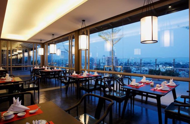 The Quarter Hualamphong by UHG