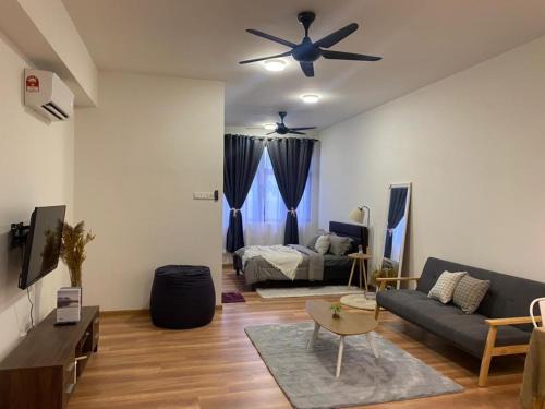 The Quartz Residence - City Centre Condo