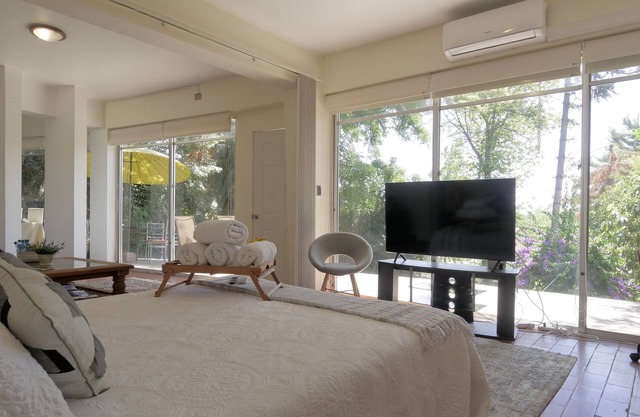 The Quiet Garden - Luxury Guest Studio in Las Condes w/High Speed WiFi