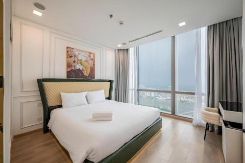 The Radisson Landmark - Vinhomes Central Park