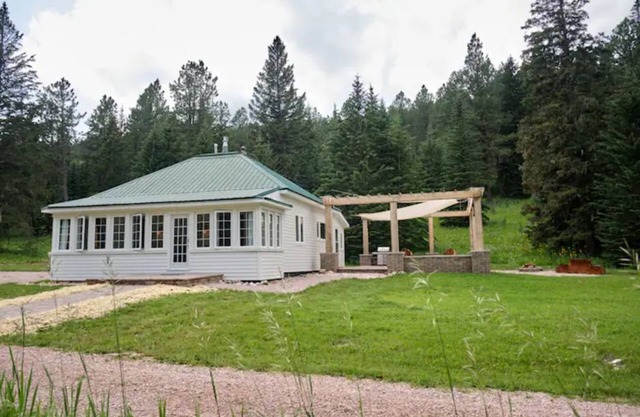The Ranger Cabin - Luxury Off-Grid