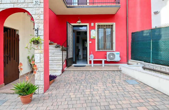 The Red House - Verona Holiday & Business
