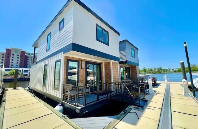 The Regency - Houseboat Downtown