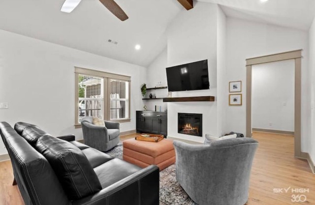 The Rendezvous, 3BR/3BA Retreat on the Trail in Bella Vista
