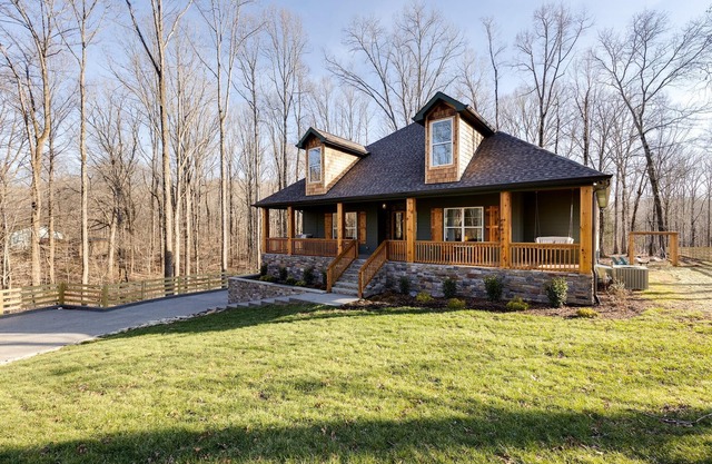 The Retreat is Nashville's Luxurious Cabin - Nestled in the Most Serene Mountains!