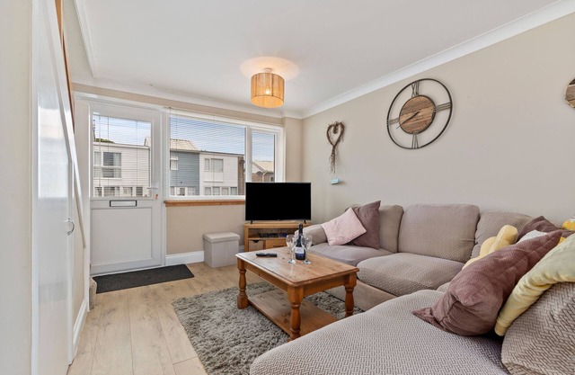 The Retreat - Short walk from beach, parking