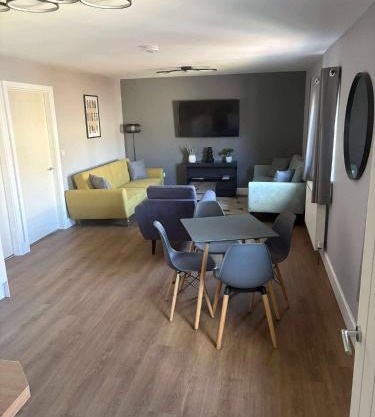 The Reunion Bar and Restaurant Lodges