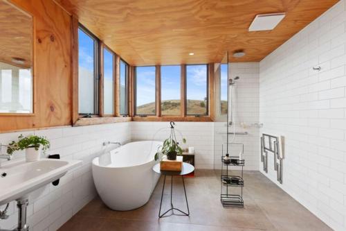 The Reverie Barn - Dreamy Views