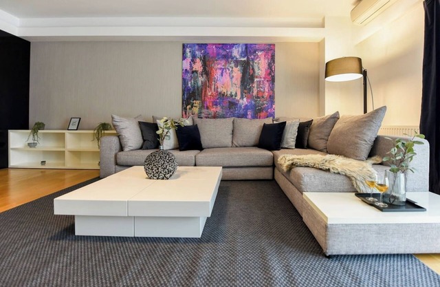 THE RICH & FAMOUS | Spacious 1BR Apt with balcony