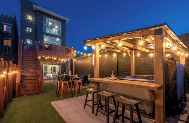 The Rickhouse ~ Hot Tub & Games Steps From NULU
