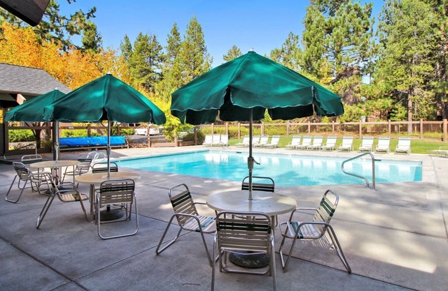 The Ridge at Sunriver - Condo #14 - Access provided to onsite seasonal swimming pool & tennis facilities, year-round hot tub plus 4 bikes