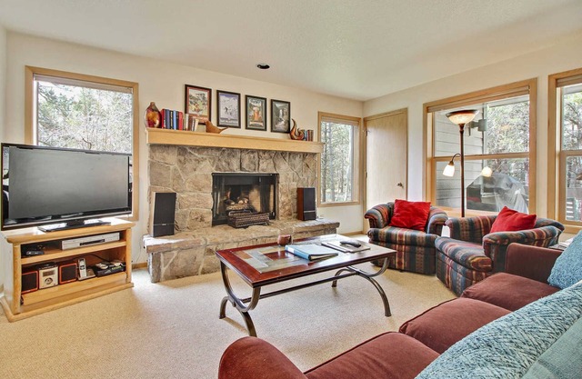 The Ridge at Sunriver - Condo #19 - Access provided to onsite seasonal swimming pool & tennis facilities, year-round hot tub plus 4 bikes
