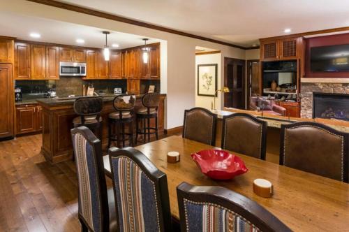 The Ritz-Carlton, 2 BR Residence 8409, Mountain/Mall view, Ski-in/Ski-out in Aspen Highlands