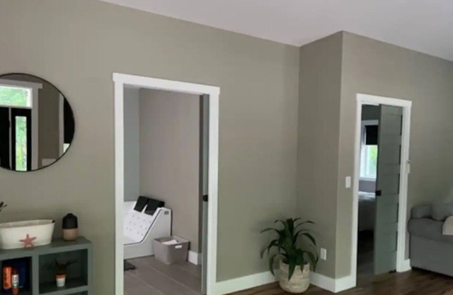 The Riverbend Hideaway. Cozy & Comfortable with unique amenities!