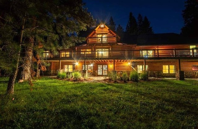 The Riverfront Lodge on the Blackfoot - Private beach!