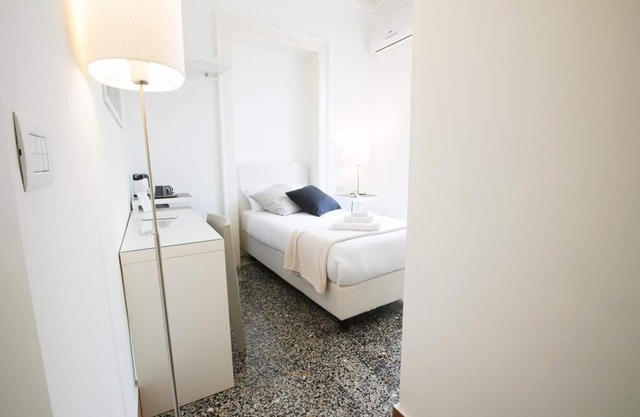 The Rooms of Piazza Cairoli, Standard single room