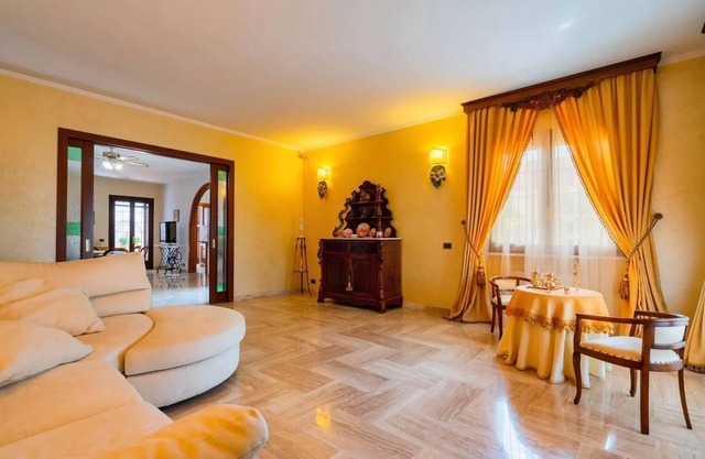The Rosa's Luxury House