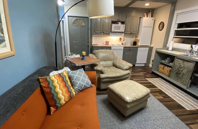 The RoseHill - 1BD/1BA Cute Apartment Near Amerson River Park