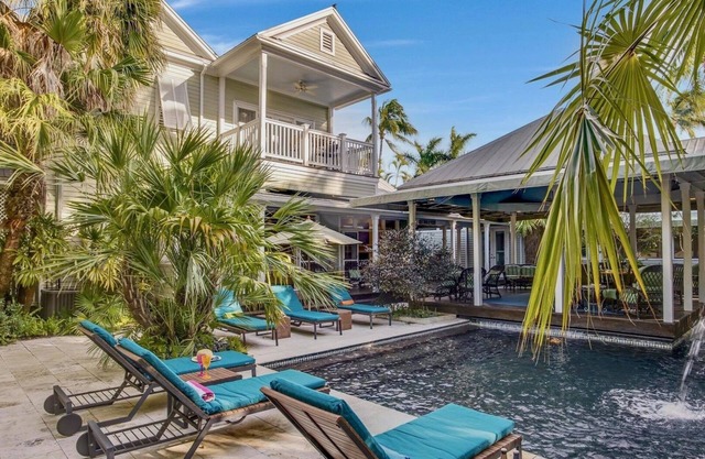 *THE ROYAL COMPOUND @ THE ANNEX* Lush Estate & Pool + LAST KEY SERVICES.