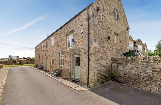 THE RUMBLINGS 2, family friendly, character holiday cottage in Barlow