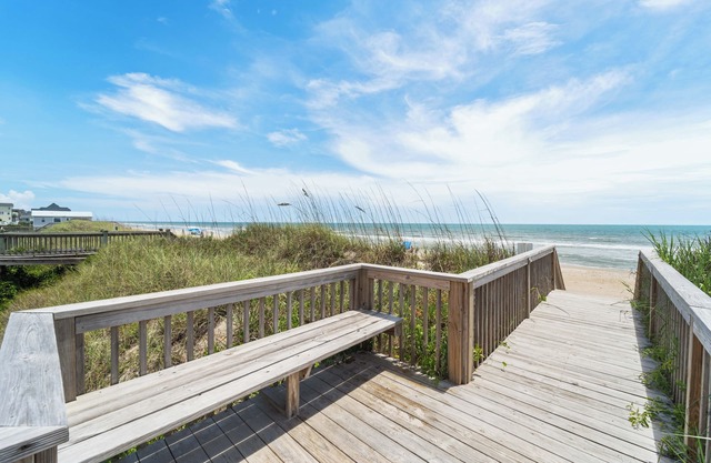 The Sail - Come Sail Away! Oceanfront Getaway!