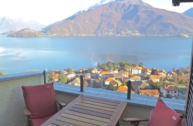 “The Sail” penthouse with extraordinary views, WIFI, reserved parking place, pet friendly