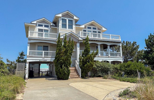 The Salty Lab - Beautiful Ocean & Sound views in this 5 BR "Dog Friendly" home!
