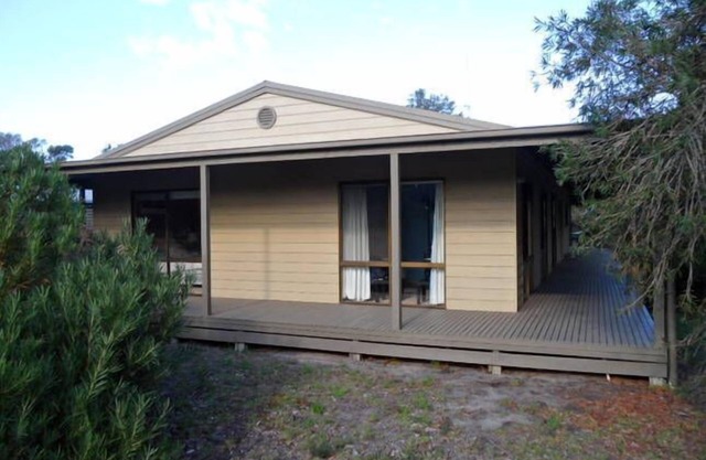 The Sanctuary-Fantastic Beach and Lake Retreat