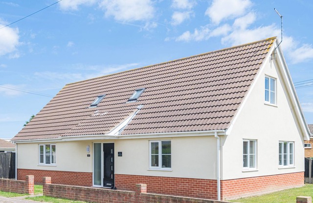 THE SANDPIPER, family friendly, luxury holiday cottage in Scratby
