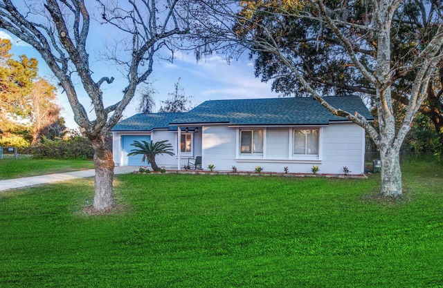 The Sanford Sweet Gum Cottage, Close to Boombah Sports Complex!