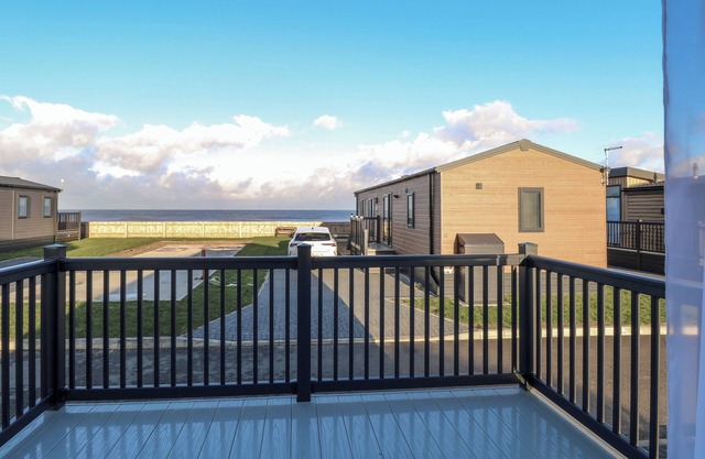 THE SEA LODGE, pet friendly, country holiday cottage in Walcott