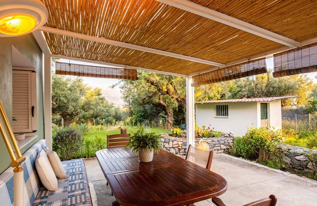 The Secret Garden, A Charming Home in Kalamata