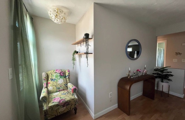 The Secret Garden - King Bed, Pets Welcome!