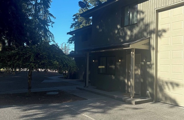 The Sequim Tree House is a spacious one bedroom with a bonus room for more guest