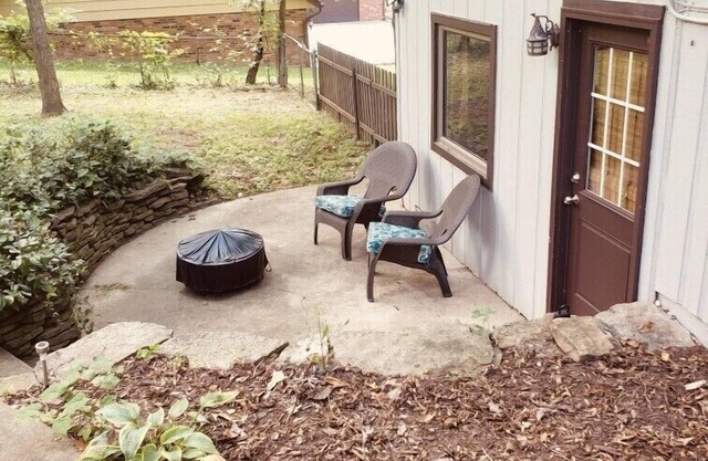 The Serene Guest House! Peaceful home Near Lake Springfield!