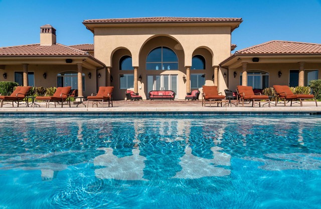 The Shandon House - Magnificent Views From A Spectacular Hilltop Home!