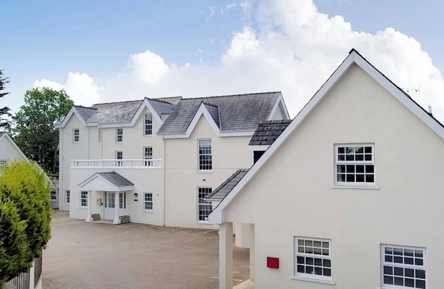 THE SHELL AT THE HIDEAWAY, family friendly in Tenby