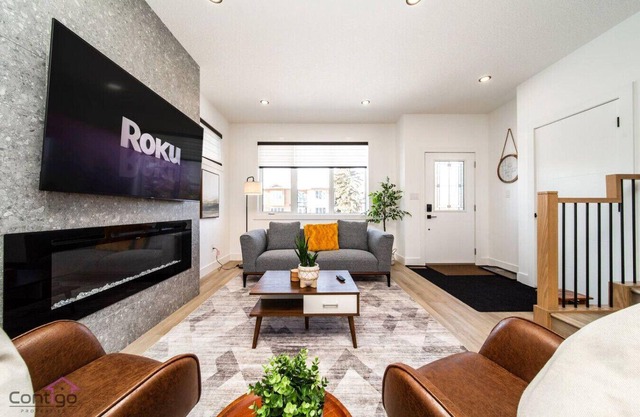 The Sherwood | AirCon | Near WEM & DT | Sleeps 10!