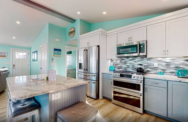The Shore Thing – Spacious 4 BDR w/Partial Ocean Views, Walk to Beach!