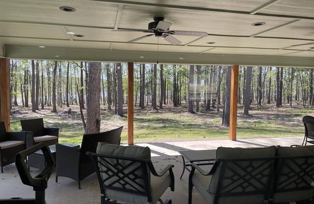 The Shores - Beautiful waterfront home on The Shores of Lake Sam Rayburn