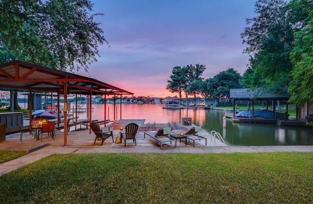 The Shorewood | Dog-Friendly Lake Retreat