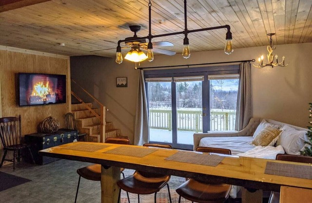 The "Ski Patrol" Cottage at Applebrook - Direct Mountain Views!