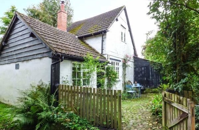 THE SMITHY, pet friendly, with open fire in Mortimers Cross