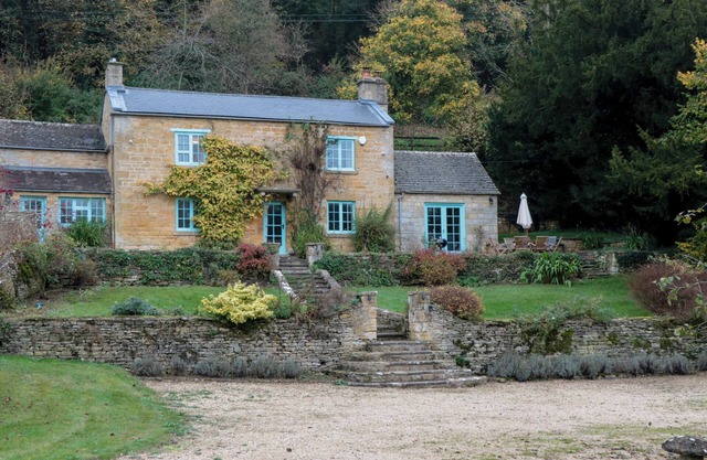 THE SNICKET, family friendly, character holiday cottage in Northleach
