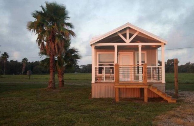 The Spoonbill Guest House at Goose Island Flats 1BR 1BA