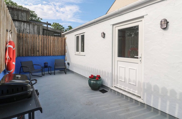 THE STABLE, pet friendly, character holiday cottage in Rosudgeon