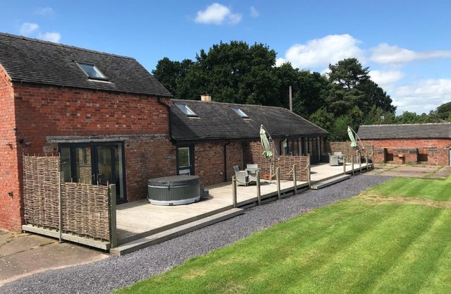 The Stables and Granary at Shawbroom Farm