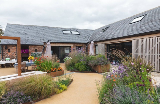 THE STABLES, pet friendly, with hot tub in Marlborough, Wiltshire