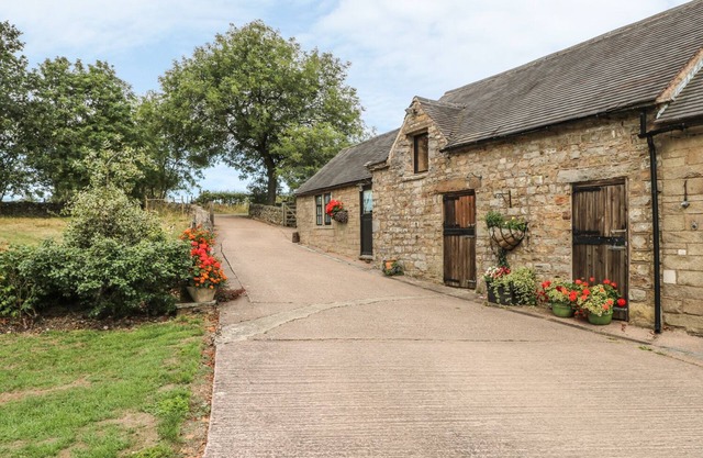 THE 'STABLES', pet friendly, character holiday cottage in Waterhouses