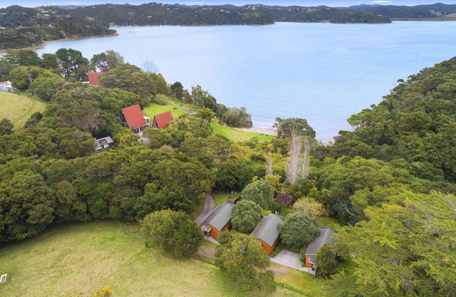 The Stables Wairoro Park - Russell Holiday Home